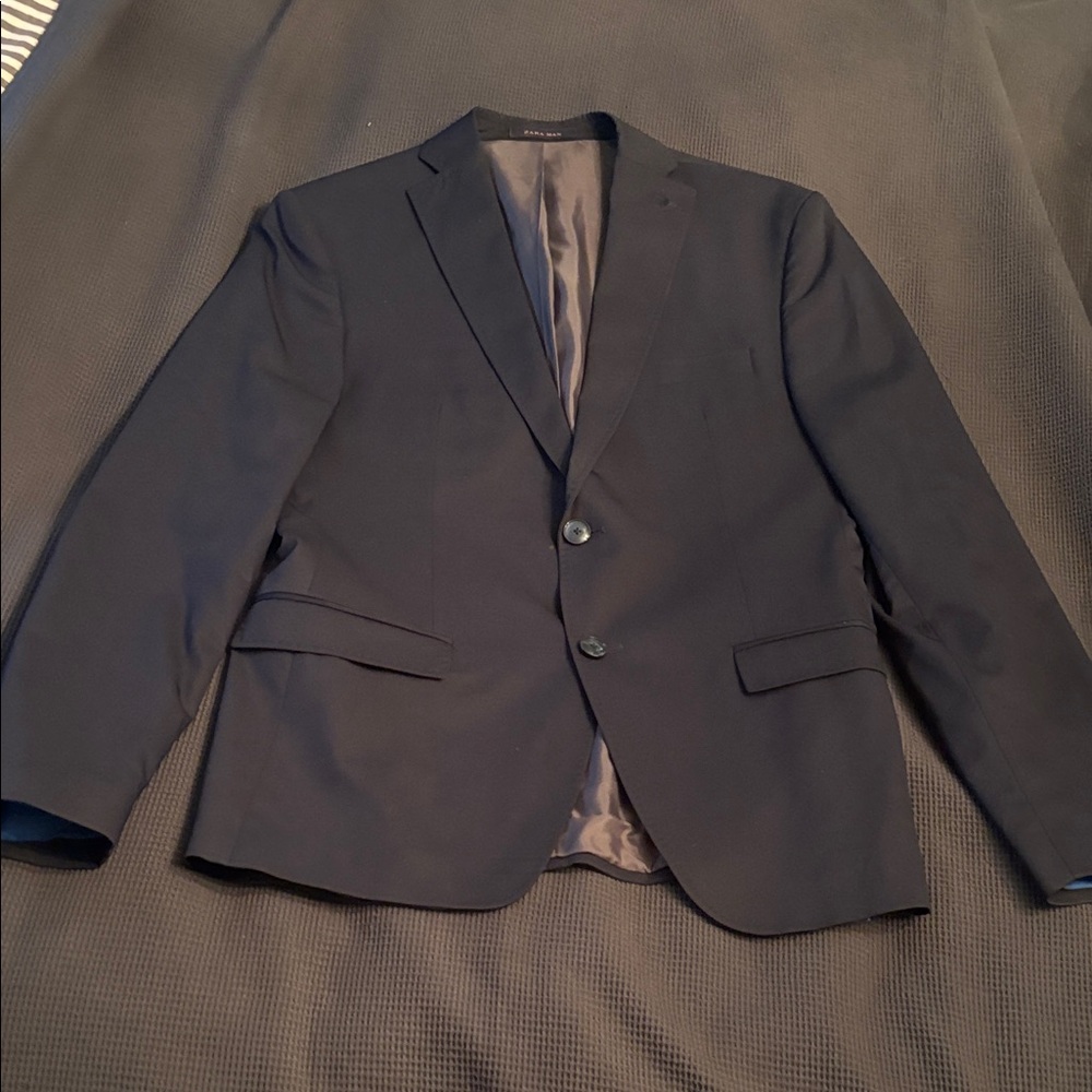 Men’s Navy slim fit Zara blazer.